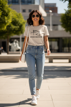 Charger l'image dans la galerie, Femme beige Mbeng + slogan
