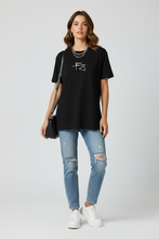 Charger l'image dans la galerie, Femme t-shirt noir logo Mbeng petit discret